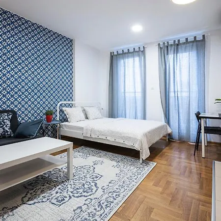 Apartment !promo! сentral Safe N Sound Studio-free Private Parking-fast Wi-fi Novi Sad
